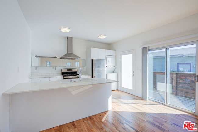 Building Photo - 3216 Bellevue Ave