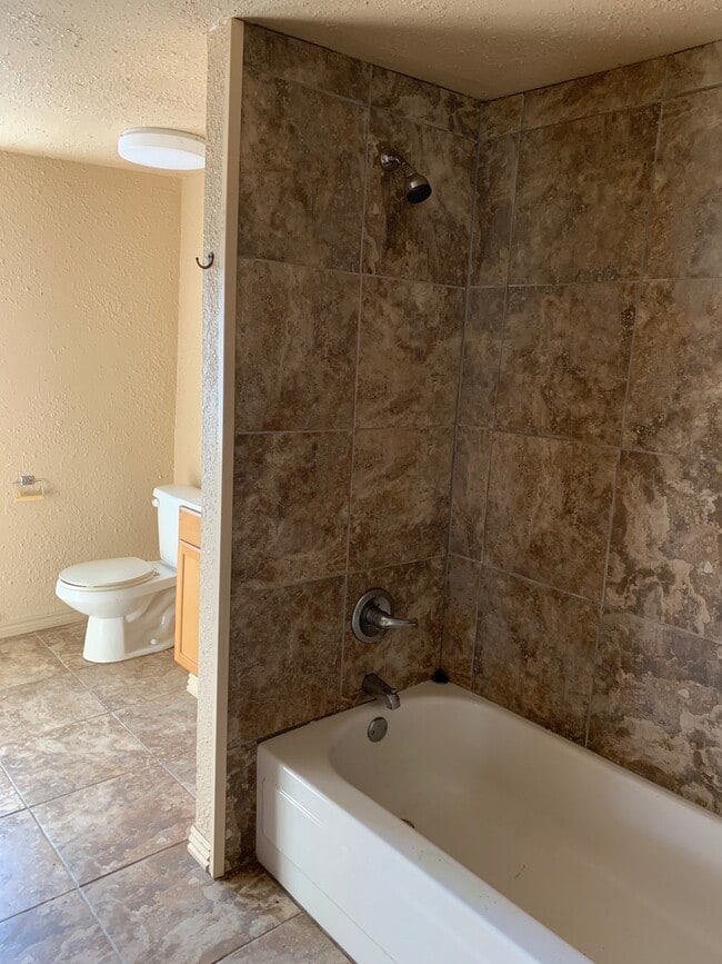 Building Photo - 3204 Russell St