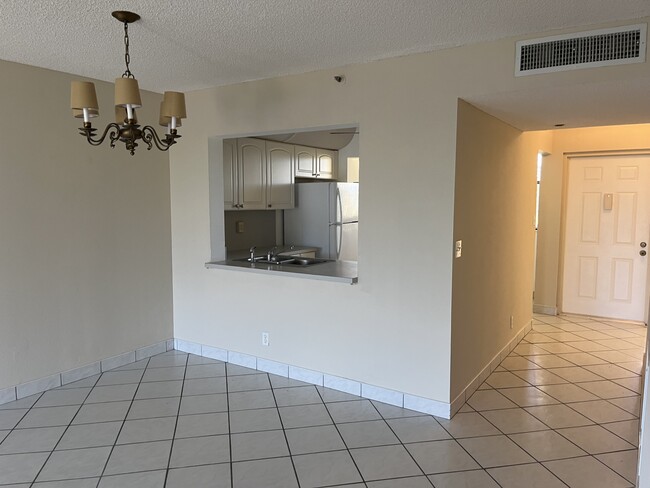 Dining - 1850 Homewood Blvd