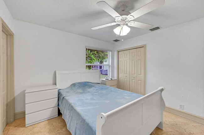Building Photo - 6419 NW 99th Dr