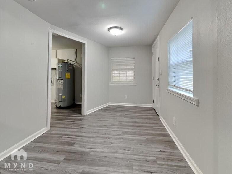 Building Photo - 6824 Gaillardia Rd S