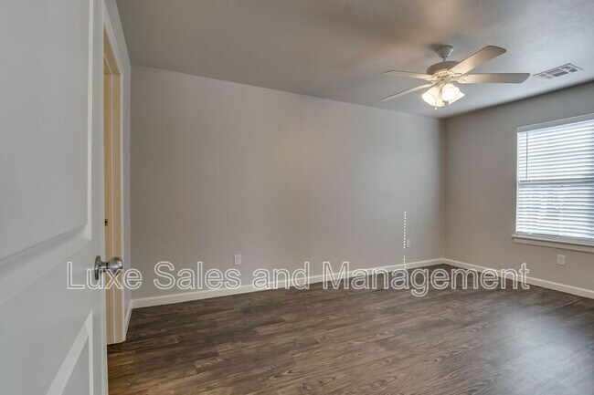 Building Photo - 407 Vail Cir