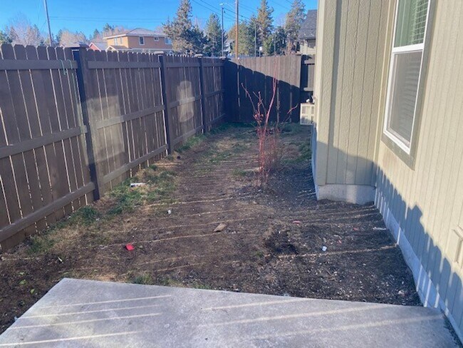 Building Photo - MOVE IN SPECIAL $1000 off first month rent...