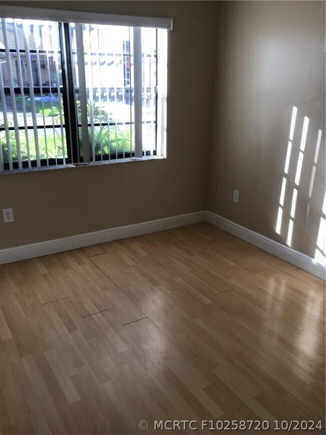 Building Photo - 6635 NW 173rd Ln