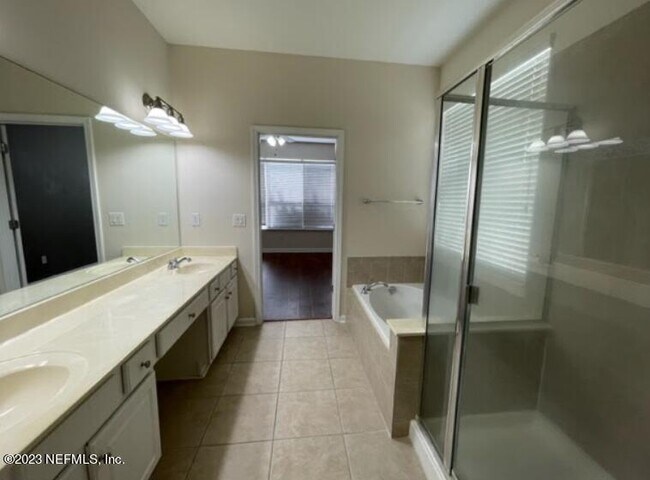 Building Photo - 3824 Silverpoint Ln