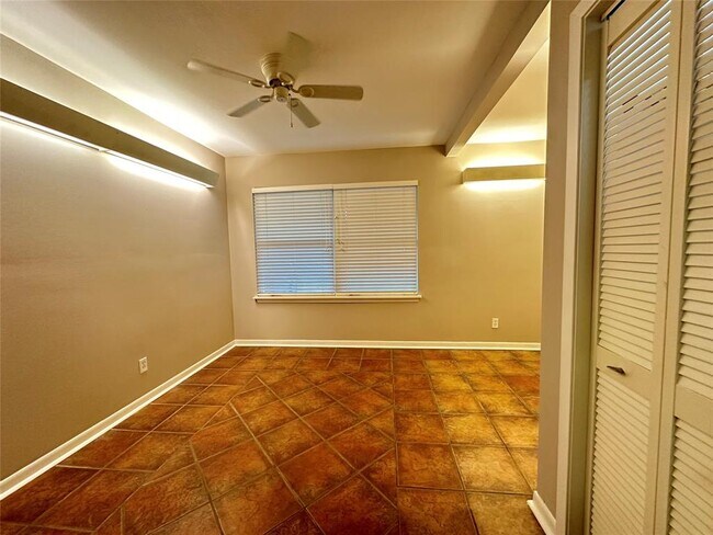 Building Photo - 4005 Nenana Dr