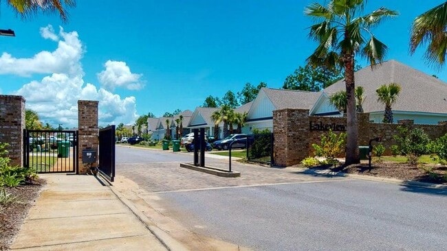 Building Photo - 128 Pne Lk Dr