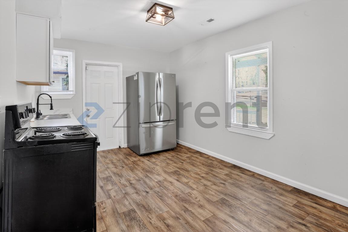 Building Photo - 1361 Byrere Terrace SW