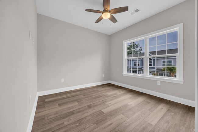 Building Photo - 900 62nd Ave N