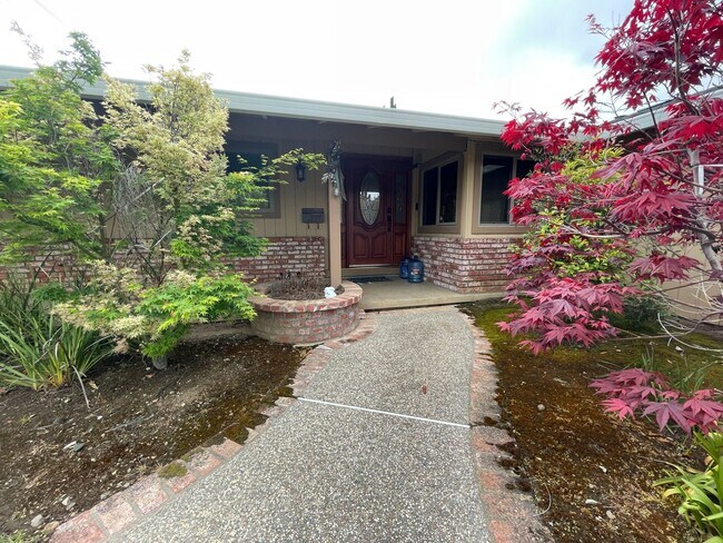 Building Photo - SUNNYVALE - Sunnyvale Updated 4-Bed, 2-Bat...