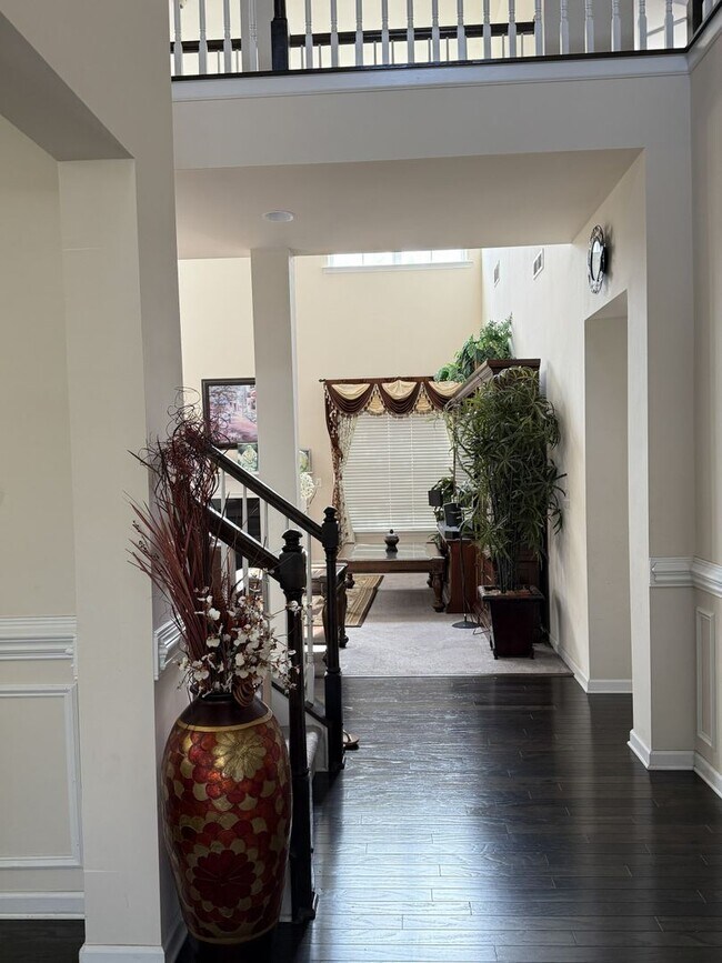 Building Photo - Beautiful 5BR home in Great School district