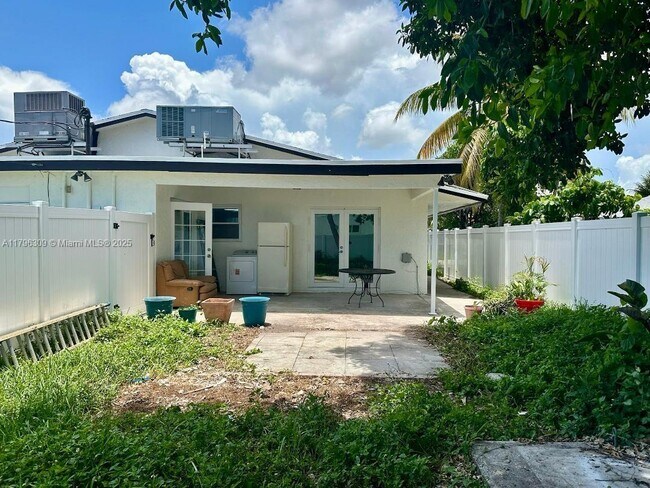 Building Photo - 5160 SW 26th Ave