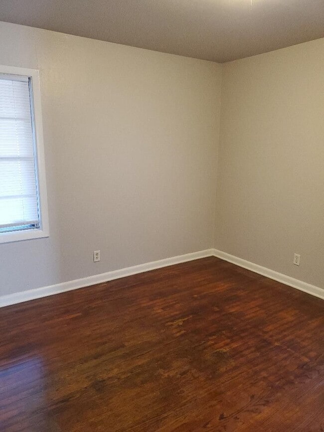 Building Photo - House for Lease -2505 Douglas