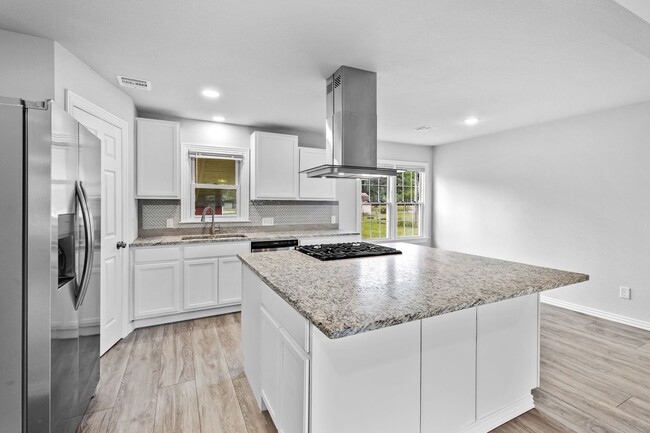 Building Photo - 3 Bed, 2 Bath Home Available in Gentry!