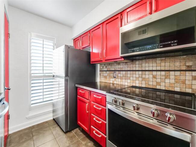 Building Photo - 10075 Westpark Dr