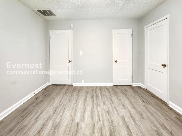 Building Photo - 2672 Northview Ave