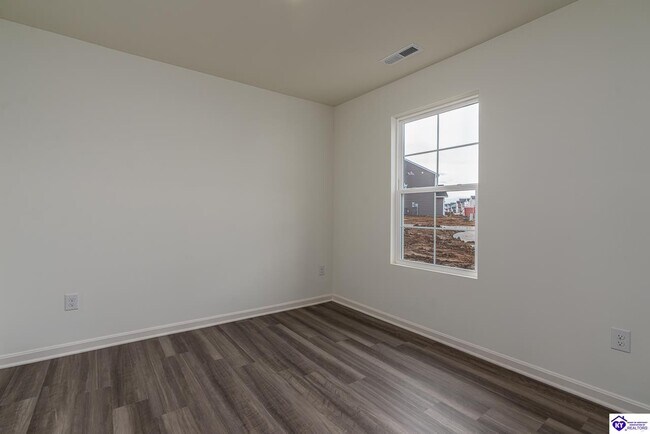 Building Photo - 557 Pinehurst Dr