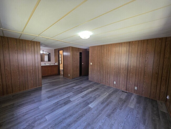 Building Photo - 230 Elm St
