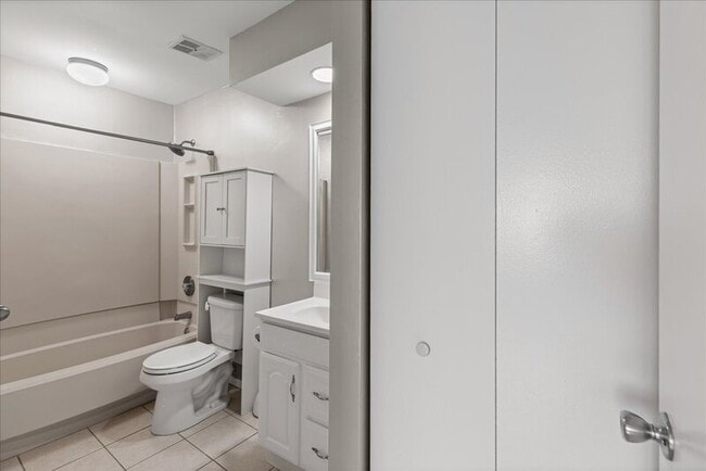 Building Photo - 504B Mulberry Cove