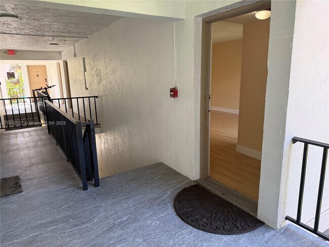 Building Photo - 9400 SW 77th St