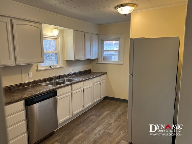 Building Photo - 3 Bedroom, 1 Bathroom House By Augustana &...