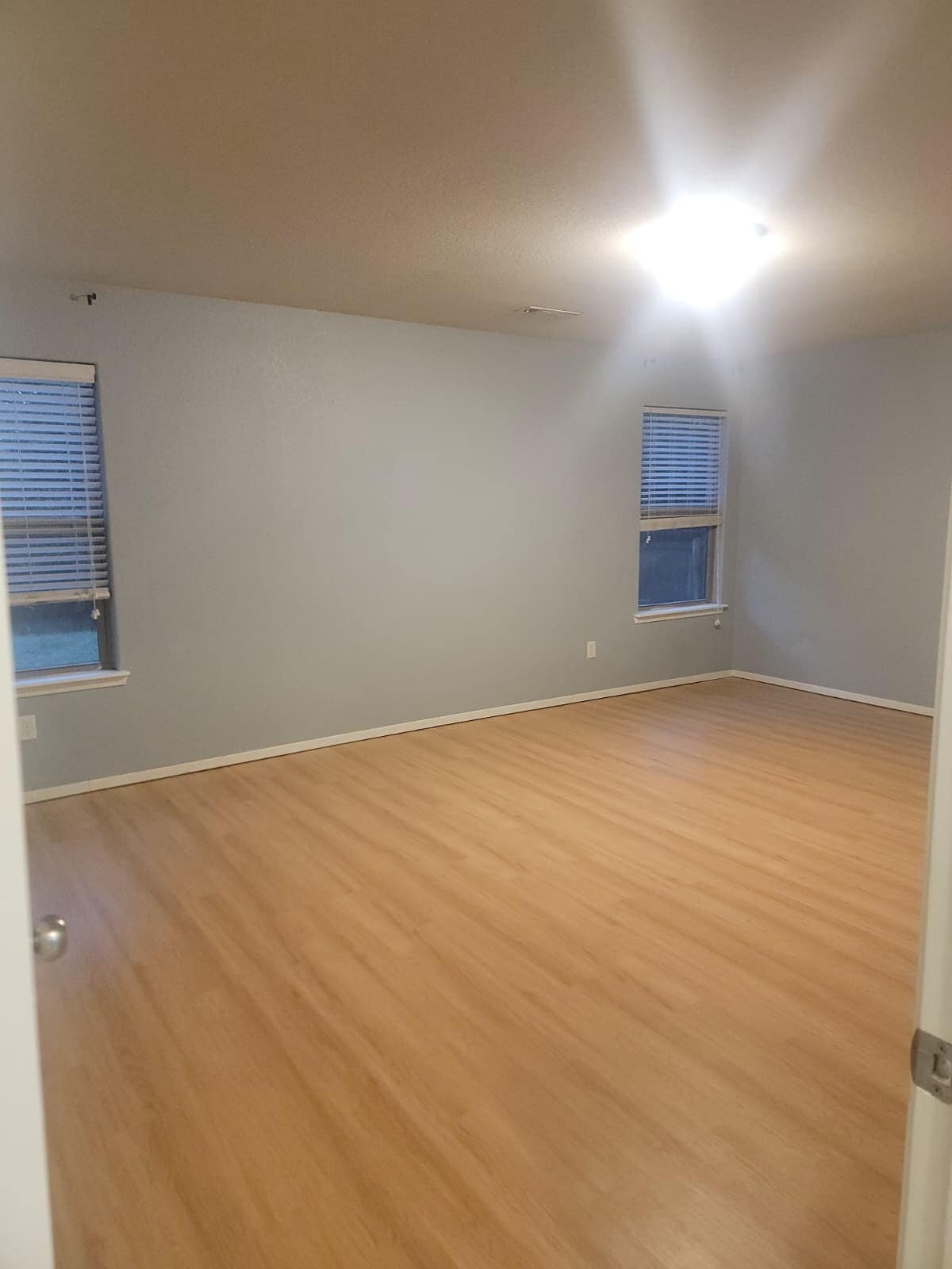 Building Photo - 904 SW Green World St