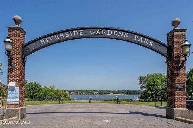 Building Photo - 94 Branch Ave