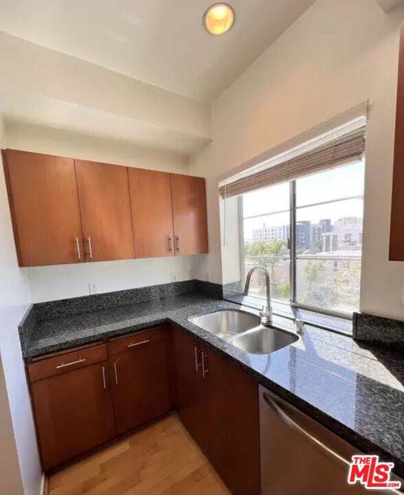 Building Photo - 2864 Sunset Pl