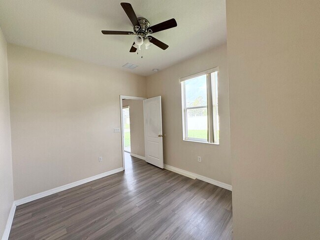 Building Photo - 10190 Granite Bay Dr