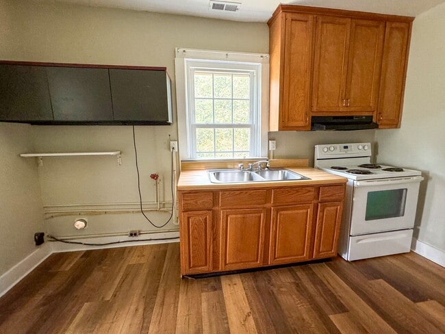 Building Photo - 2bed/1bath  Fluvanna Cottage