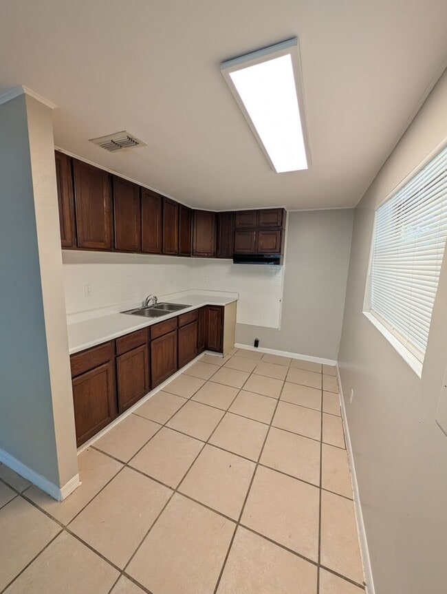 Building Photo - Newly Renovated 2BR Home in Jacksonville