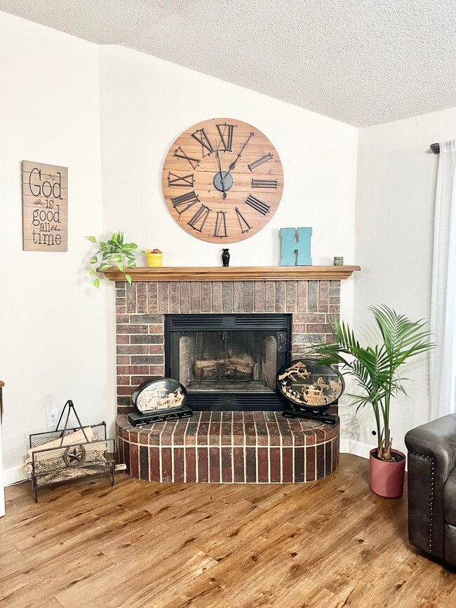 Building Photo - NEW IN MANAGEMENT - AVAILABLE NOW