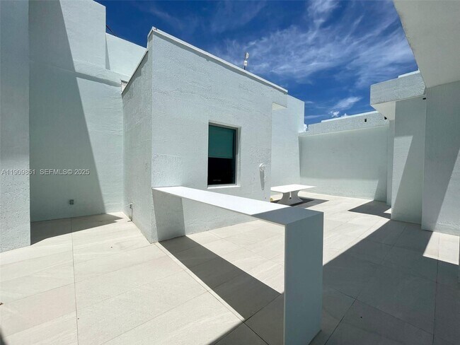 Building Photo - 92 SW 3rd St