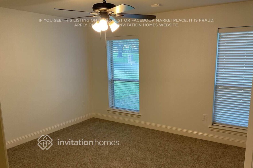 Building Photo - 2101 Colonial Dr