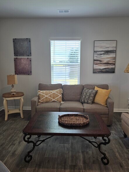 Building Photo - 175 Saltgrass Way
