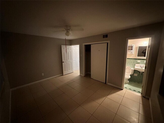 Building Photo - 1511 Greenbriar Ave