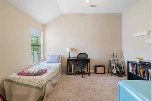 Building Photo - 2116 Chambers Dr