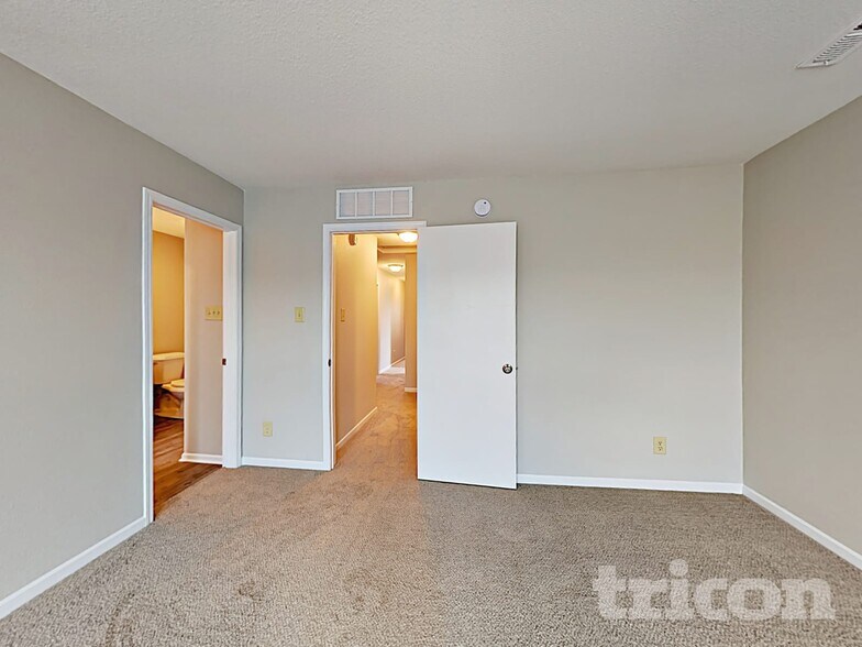 Building Photo - 10152 Golden Dr