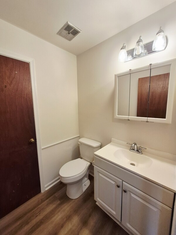 Building Photo - 1412 Blair St