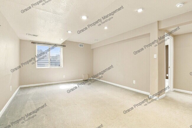 Building Photo - 13937 Ivy St