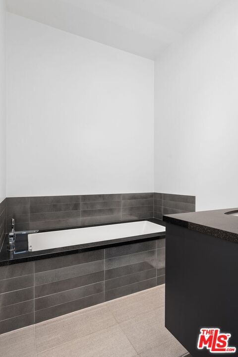 Building Photo - 429 N Lucerne Blvd