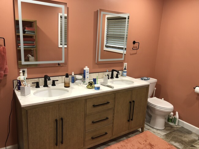 Large double vanity - 12898 Lincoln Lake Ct