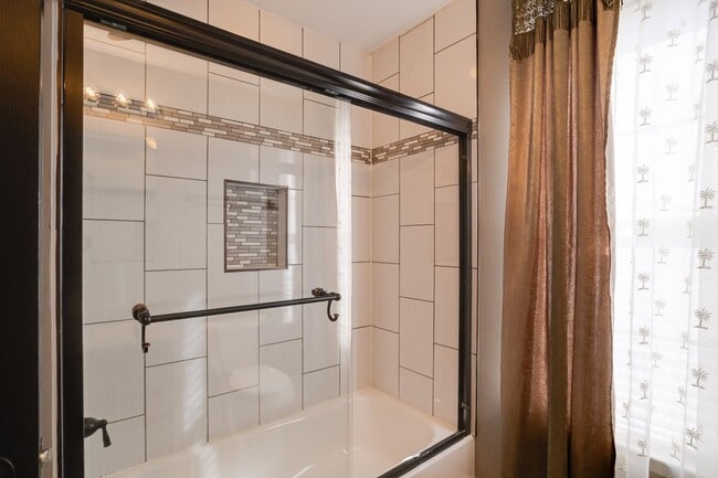 Building Photo - 1730 Bluffs Island Ct