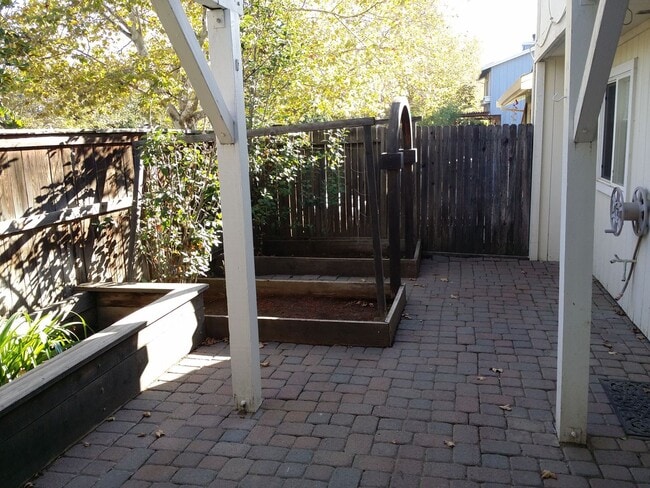 Building Photo - Great 3 Bedroom 2.5 Bath home