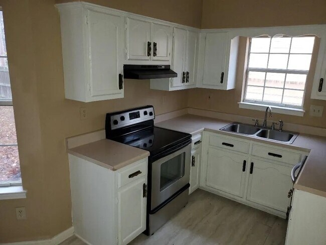 Building Photo - 6915 Brady Hill Dr