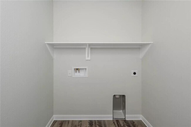 Building Photo - 5118 Leaning Tree