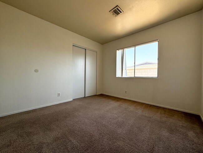 Building Photo - COMING SOON!! 3 Bedroom 2 Bathroom Apartment in Cathedral City!
