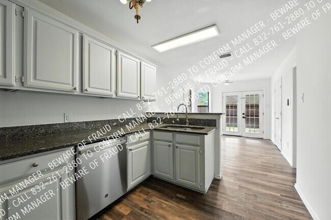 Building Photo - 473 Leisure Ln