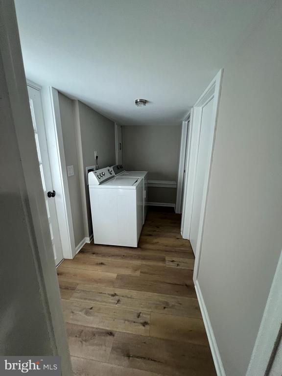 Building Photo - 346 W 11th St