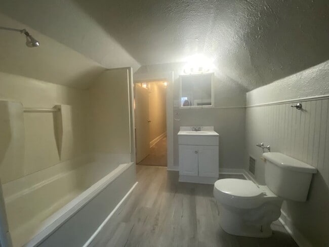 Building Photo - 3 Bed 1.5 Bathroom for rent in Dayton*